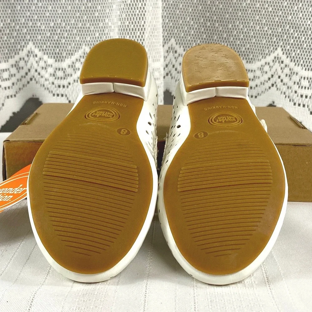 NWT Size 8 Wonder Nation Girls White Eyelet Dress Shoes Low Heel Mary Jane